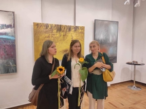 Wspólna wystawa w Galerii Akcent z koleżankami malarkami Dorotką i Elą